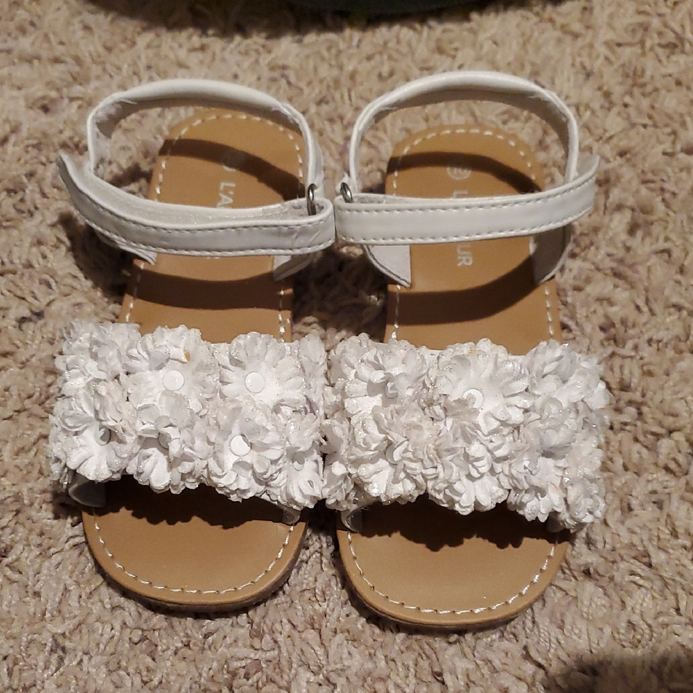 L'Amour White Floral Kids Sandals